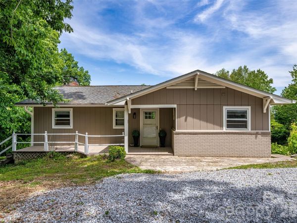 69 Milburn Lane, Hendersonville, NC 28792