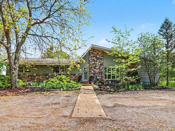 165 East Avenue, Grass Lake, MI 49240