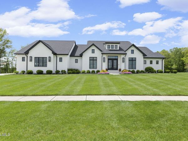 9560 Smokies Way, Findlay, OH 45840