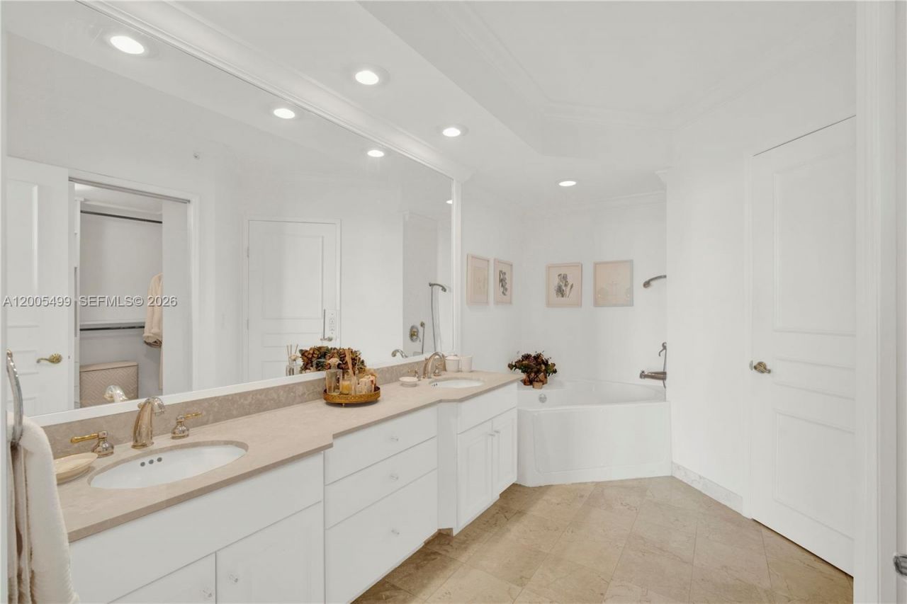 3370 Hidden Bay Dr , Unit 1702, Aventura, FL 33180 Photo