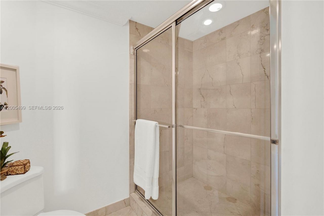 3370 Hidden Bay Dr , Unit 1702, Aventura, FL 33180 Photo