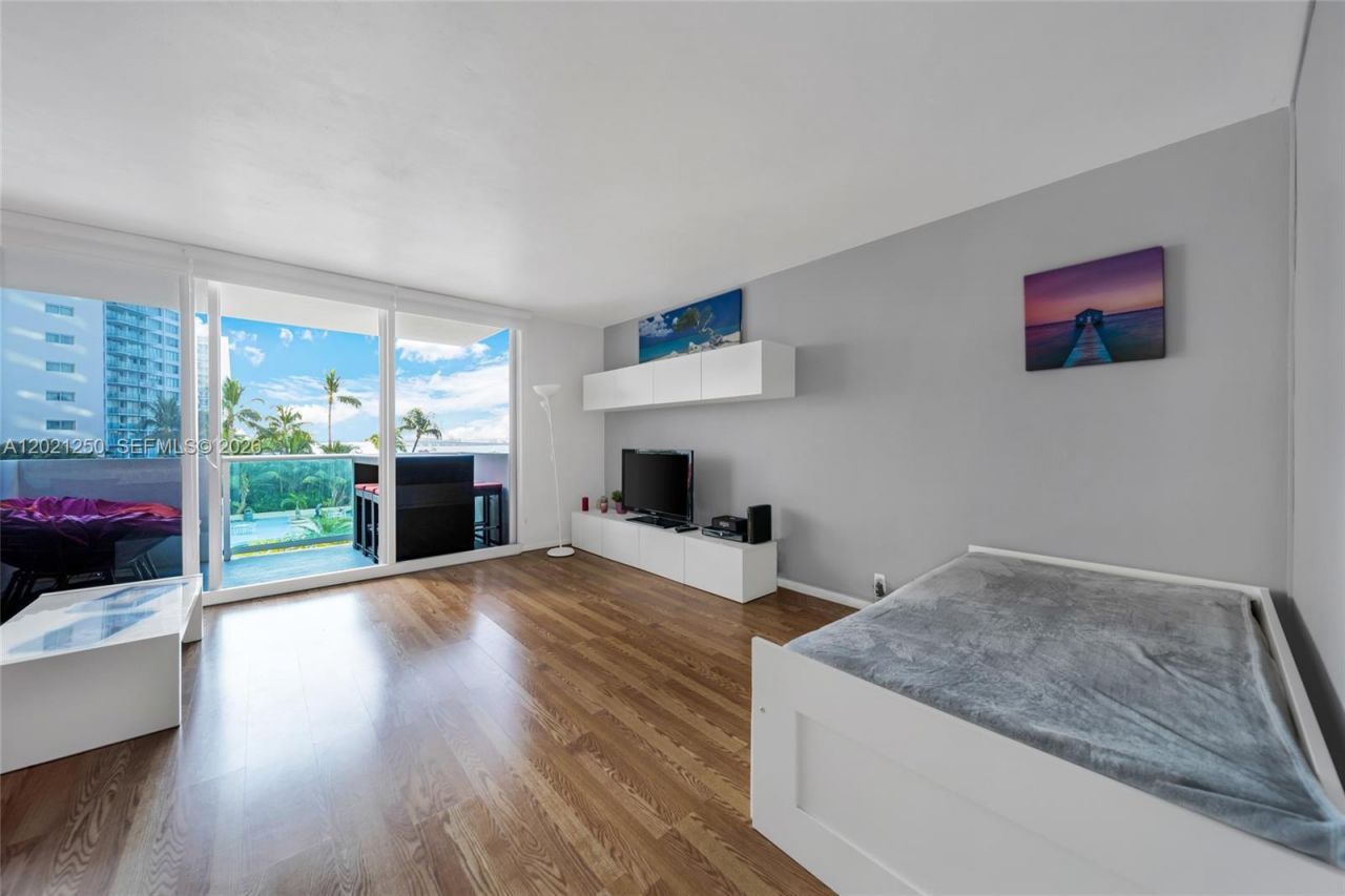 1200 West Ave , Unit 327, Miami Beach, FL 33139 Photo