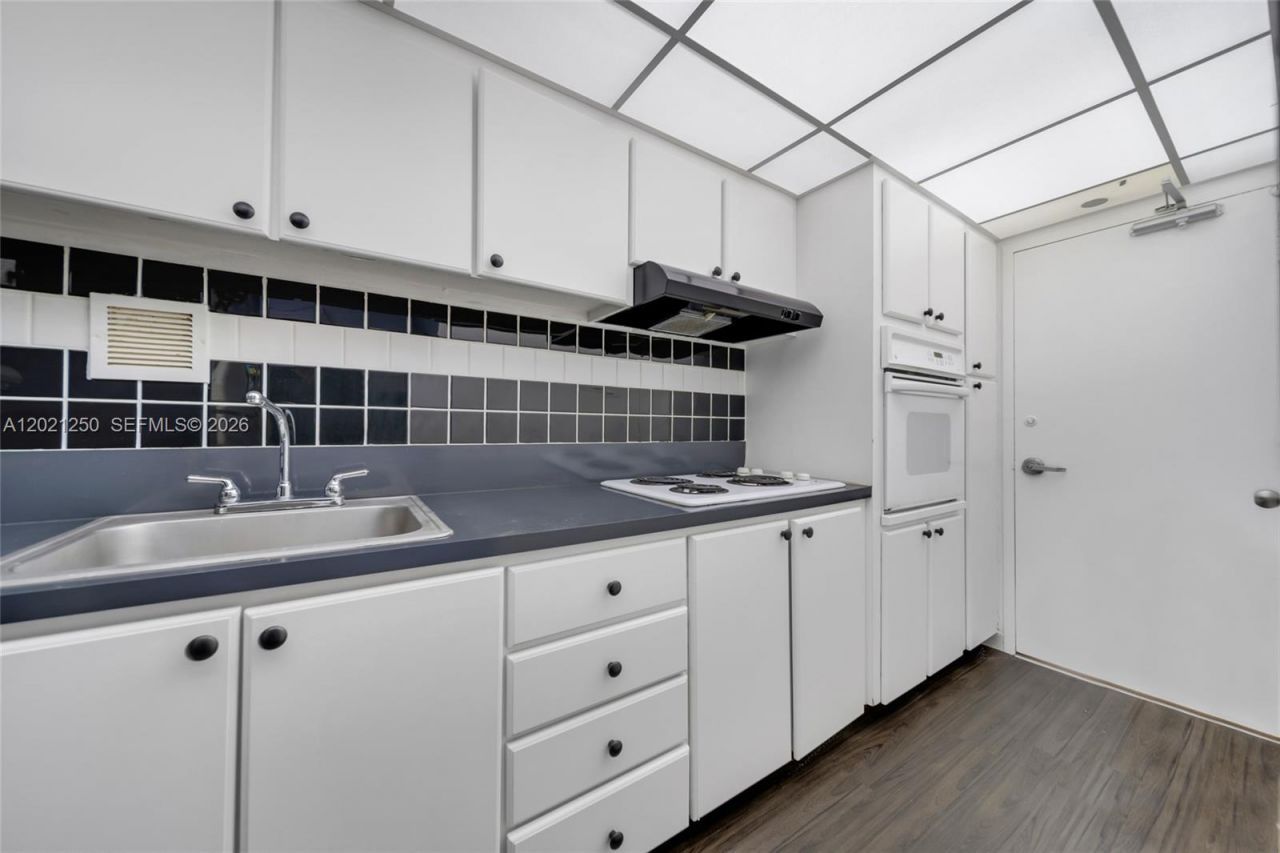 1200 West Ave , Unit 327, Miami Beach, FL 33139 Photo