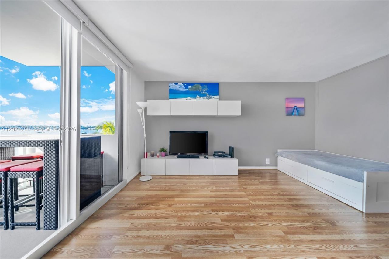 1200 West Ave , Unit 327, Miami Beach, FL 33139 Photo