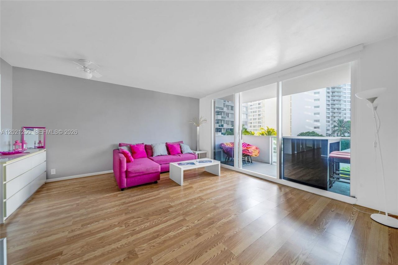 1200 West Ave , Unit 327, Miami Beach, FL 33139 Photo