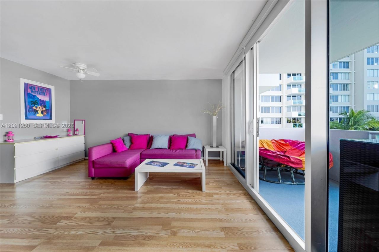 1200 West Ave , Unit 327, Miami Beach, FL 33139 Photo