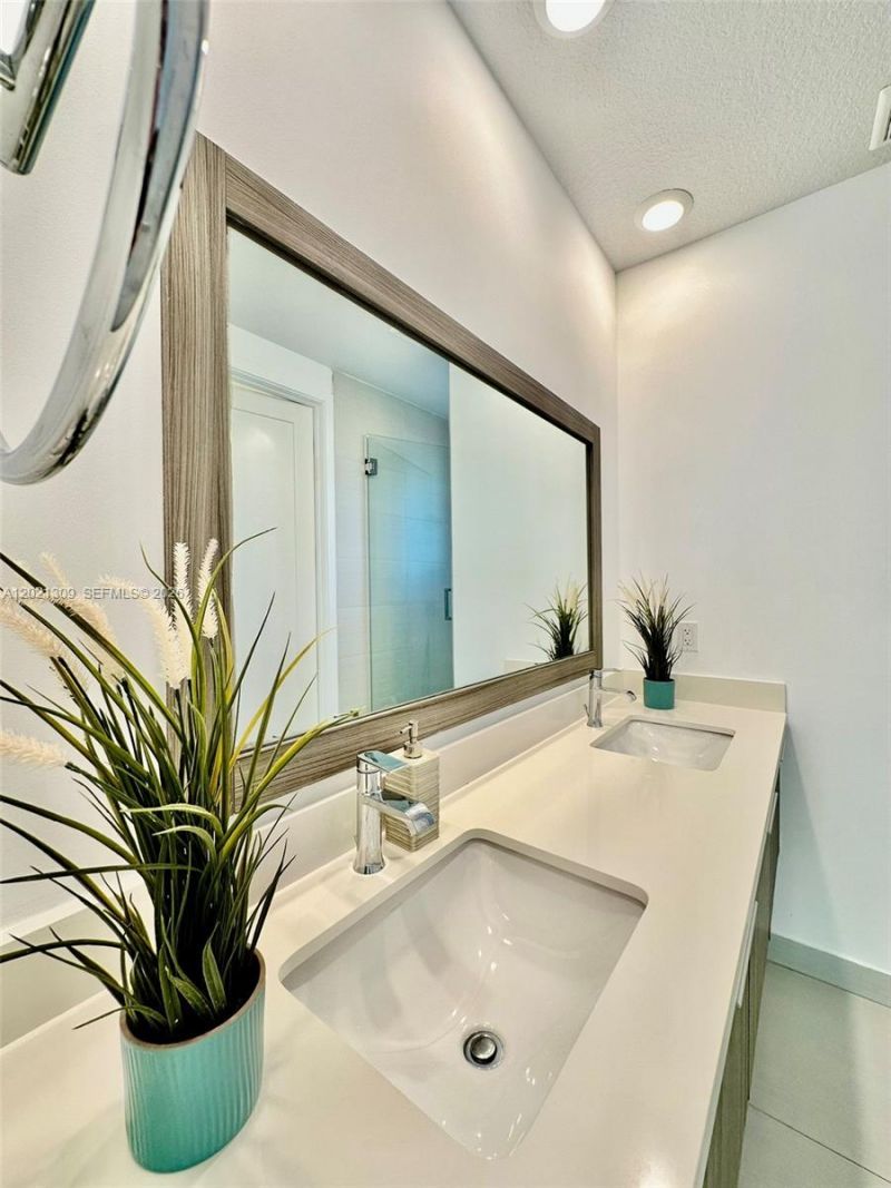 6401 NW 103rd Pl , Unit 301, Doral, FL 33178 Photo