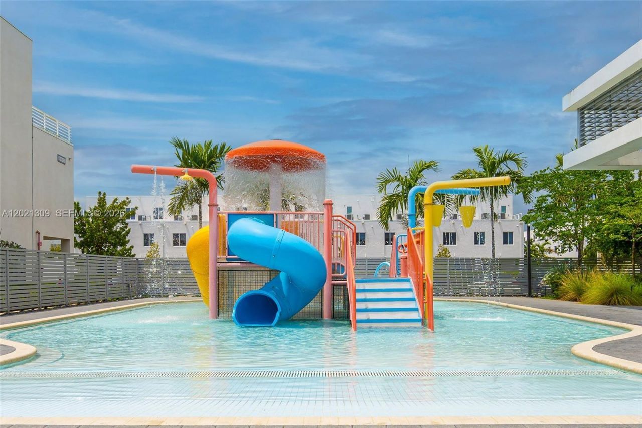 6401 NW 103rd Pl , Unit 301, Doral, FL 33178 Photo