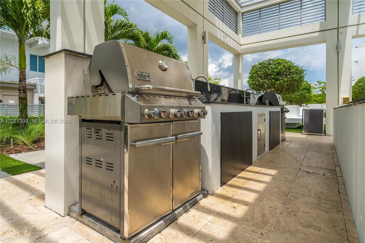 6401 NW 103rd Pl , Unit 301, Doral, FL 33178 Photo