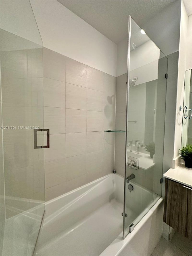 6401 NW 103rd Pl , Unit 301, Doral, FL 33178 Photo