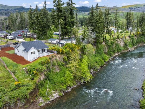241 Dogwood Dr, Gates, OR 97346