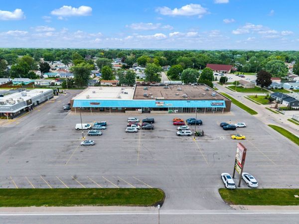 841 Avenue of the cities , East Moline, IL 61244