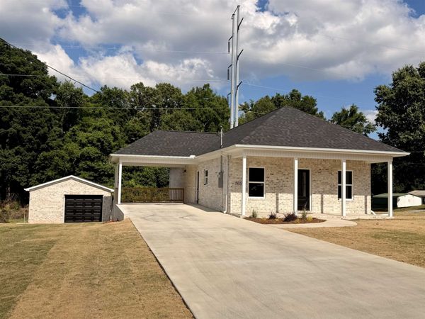 165 Lakeside Dr, Florence, AL 35630