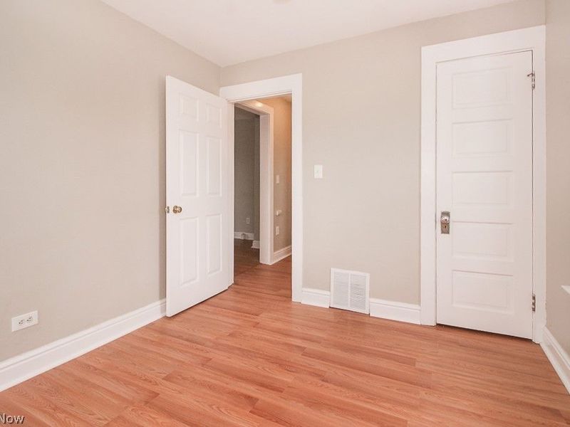 19211 Shawnee Avenue, Unit 2/UP, Cleveland, OH 44119 Photo 12
