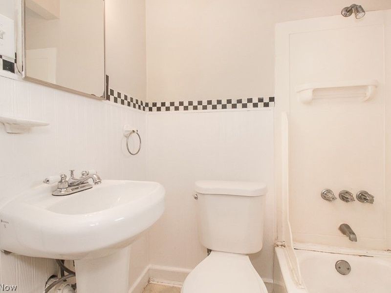 19211 Shawnee Avenue, Unit 2/UP, Cleveland, OH 44119 Photo 18
