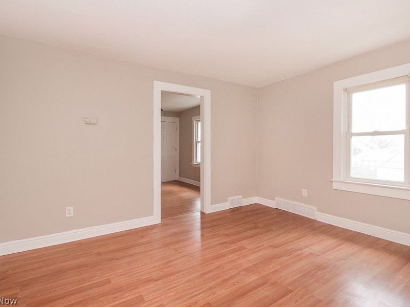 19211 Shawnee Avenue, Unit 2/UP, Cleveland, OH 44119 Photo 4