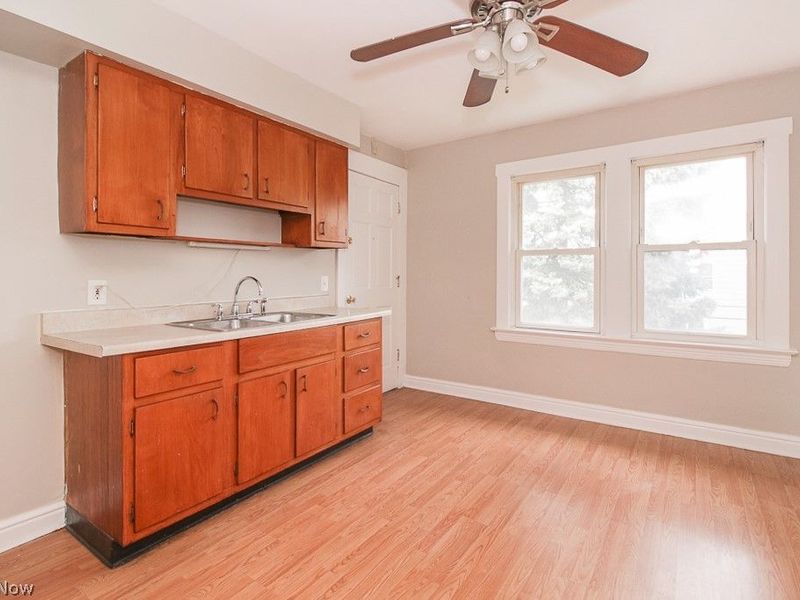 19211 Shawnee Avenue, Unit 2/UP, Cleveland, OH 44119 Photo 9