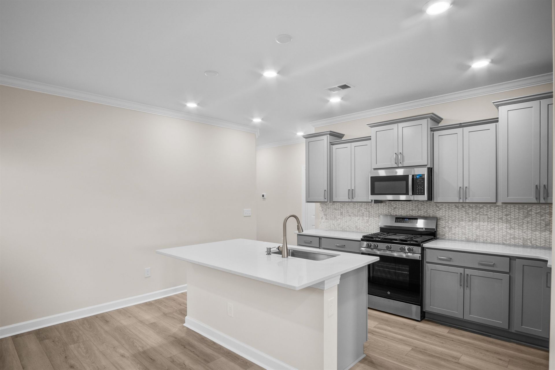1324 Wykham Park Dr. Photo 5