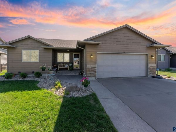2804 Grinnell Ave S S, Sioux Falls, SD 57106