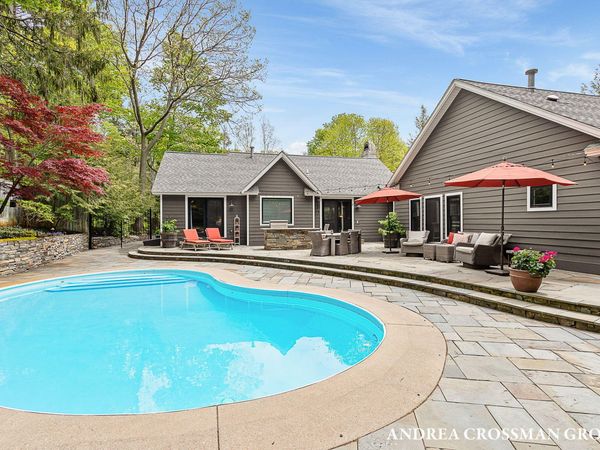 2338 Lakeshore Drive, Fennville, MI 49408