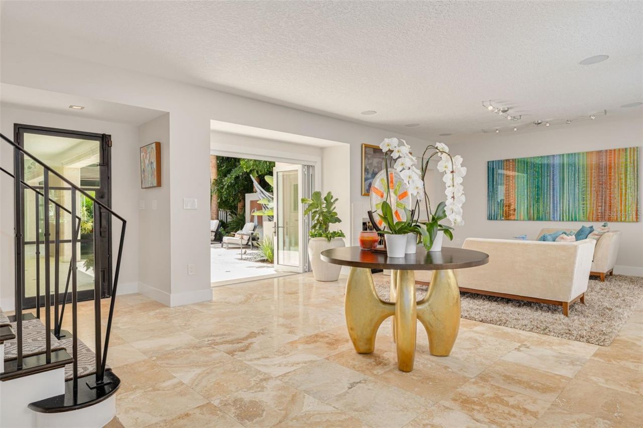725 Brightwaters Boulevard Ne, Saint Petersburg, FL 33704 Photo