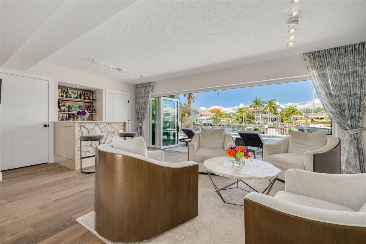 725 Brightwaters Boulevard Ne, Saint Petersburg, FL 33704 Photo