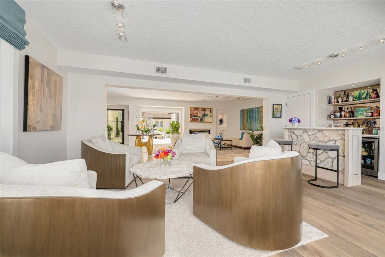 725 Brightwaters Boulevard Ne, Saint Petersburg, FL 33704 Photo