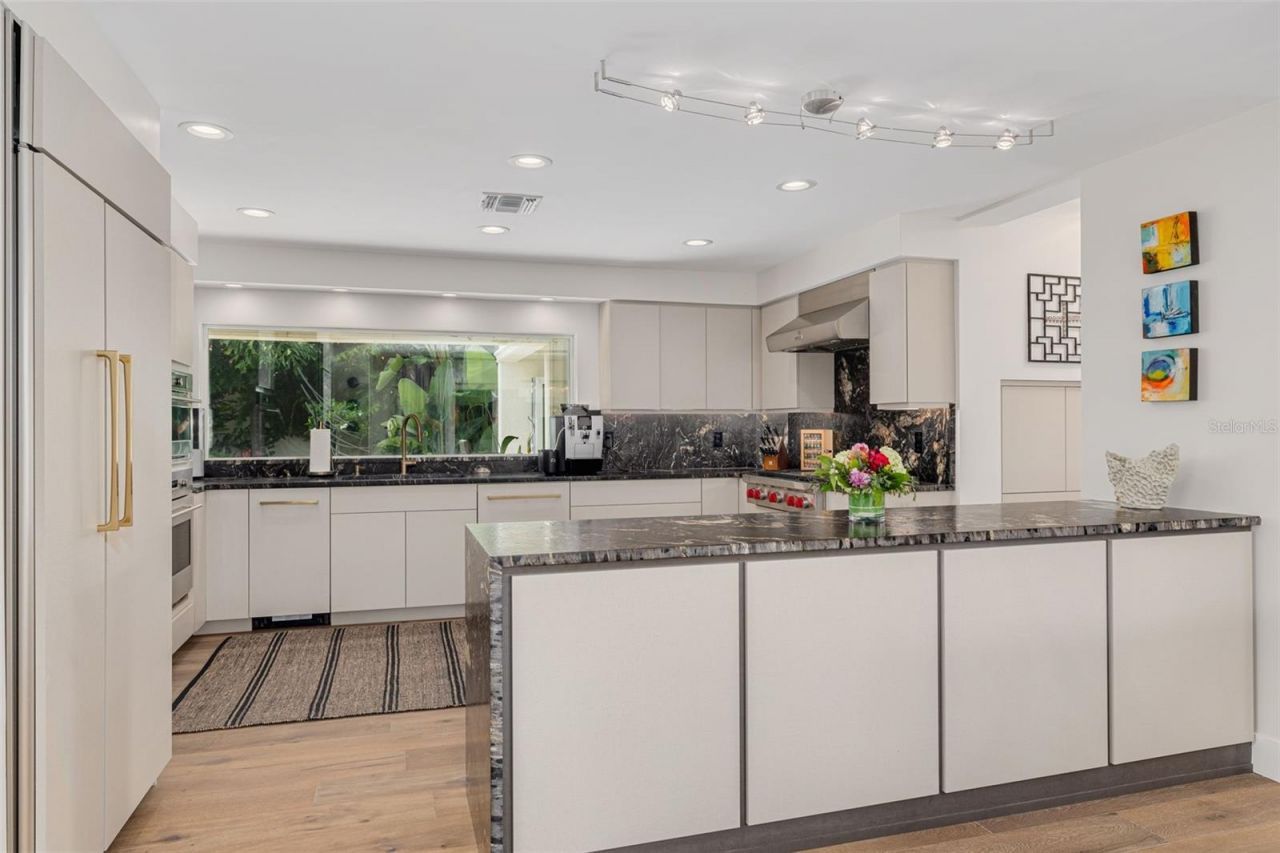 725 Brightwaters Boulevard Ne, Saint Petersburg, FL 33704 Photo