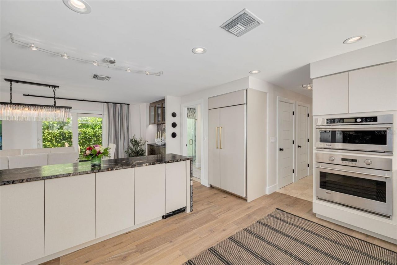 725 Brightwaters Boulevard Ne, Saint Petersburg, FL 33704 Photo