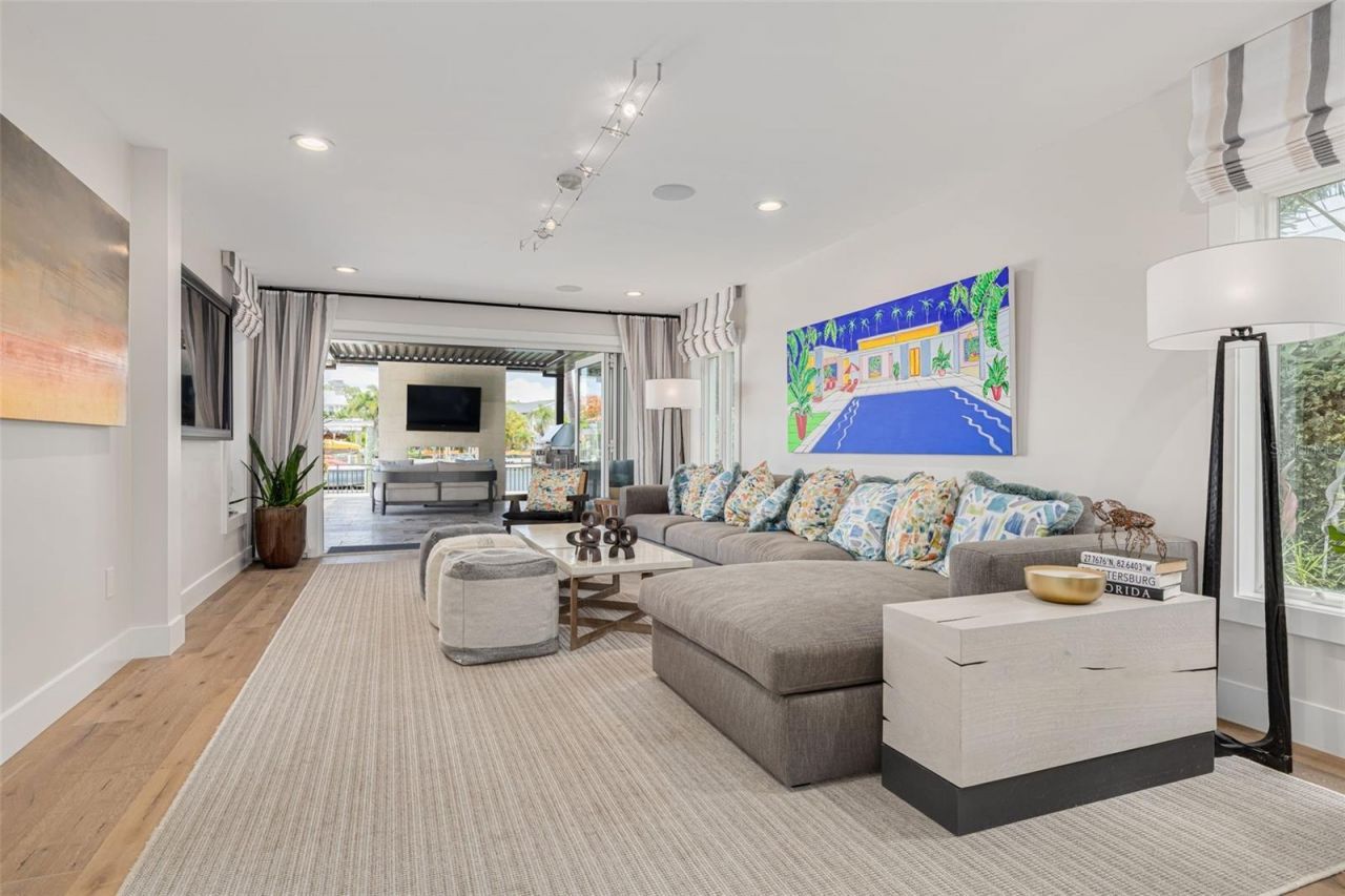 725 Brightwaters Boulevard Ne, Saint Petersburg, FL 33704 Photo