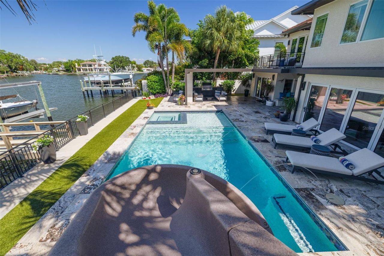 725 Brightwaters Boulevard Ne, Saint Petersburg, FL 33704 Photo