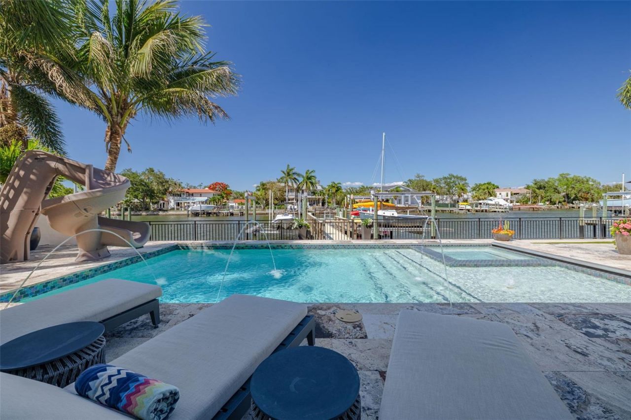 725 Brightwaters Boulevard Ne, Saint Petersburg, FL 33704 Photo