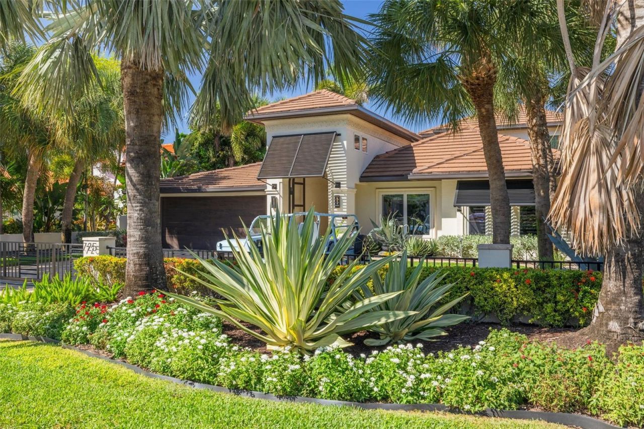 725 Brightwaters Boulevard Ne, Saint Petersburg, FL 33704 Photo