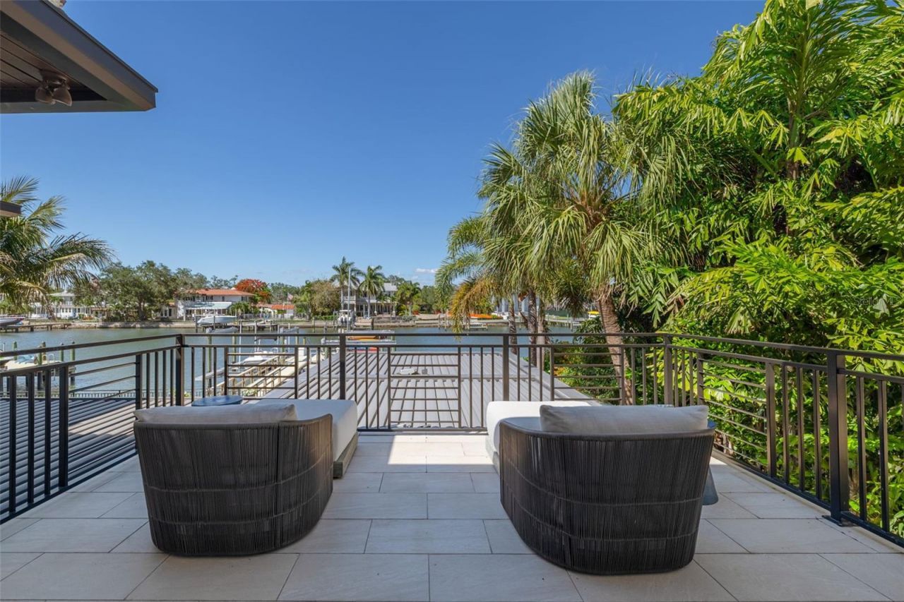 725 Brightwaters Boulevard Ne, Saint Petersburg, FL 33704 Photo