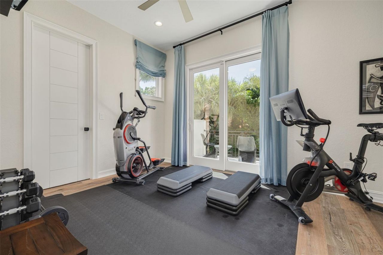 725 Brightwaters Boulevard Ne, Saint Petersburg, FL 33704 Photo