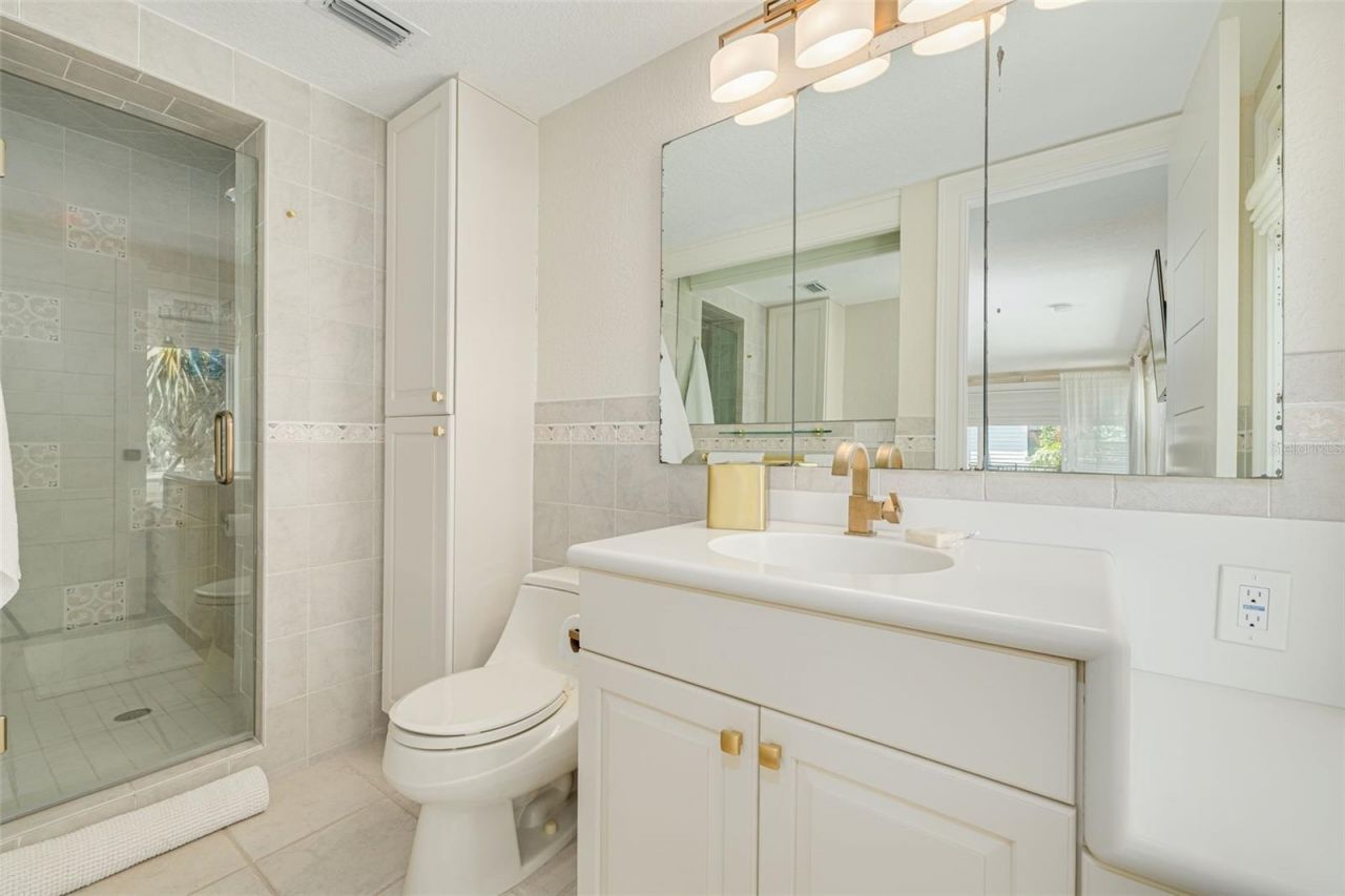 725 Brightwaters Boulevard Ne, Saint Petersburg, FL 33704 Photo