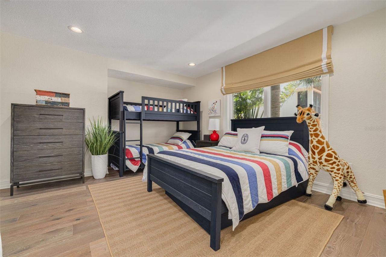 725 Brightwaters Boulevard Ne, Saint Petersburg, FL 33704 Photo