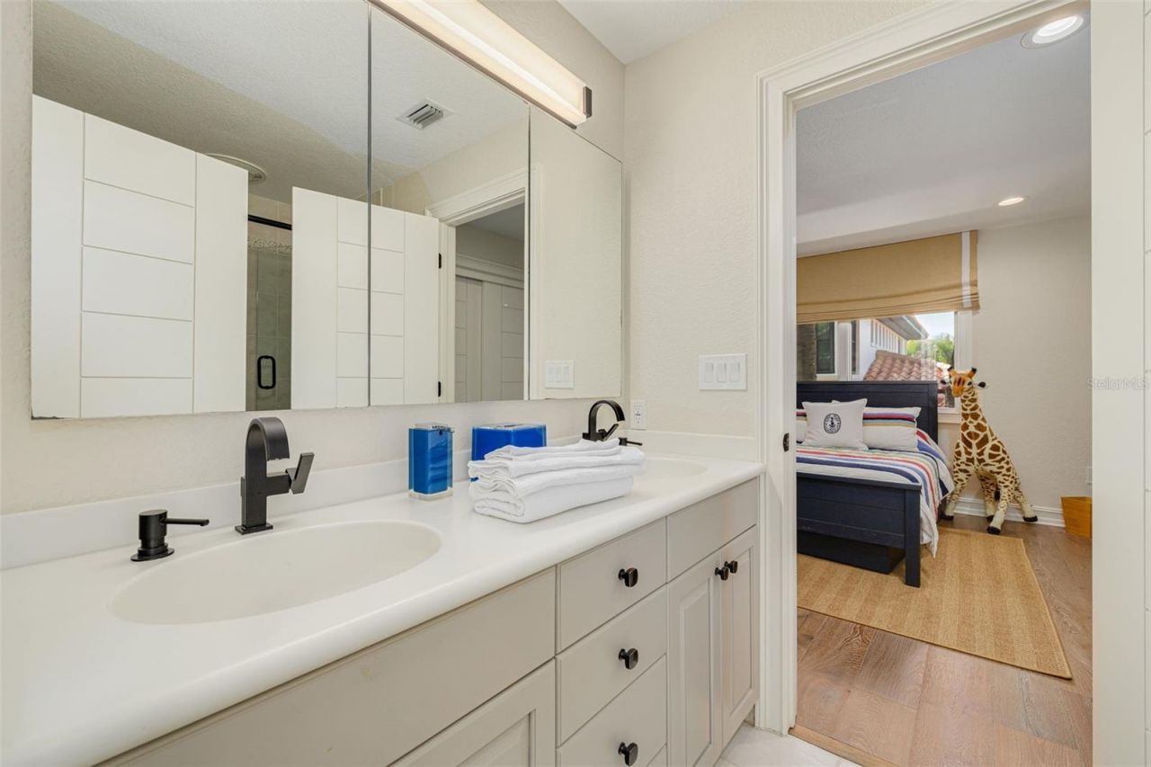 725 Brightwaters Boulevard Ne, Saint Petersburg, FL 33704 Photo