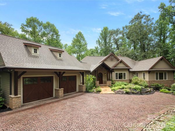 672 Walnut Valley Parkway, Arden, NC 28704