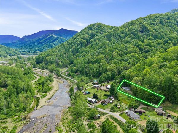 74 Socrates Lane , Burnsville, NC 28714