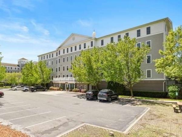 10 Crowninshield St, Unit 106, Peabody, MA 01960