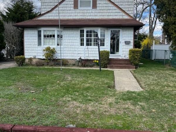140 Texas Street , Lindenhurst, NY 11757