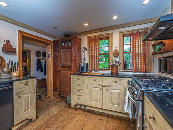 31 Long Hill Road, Raymond, NH 03077
