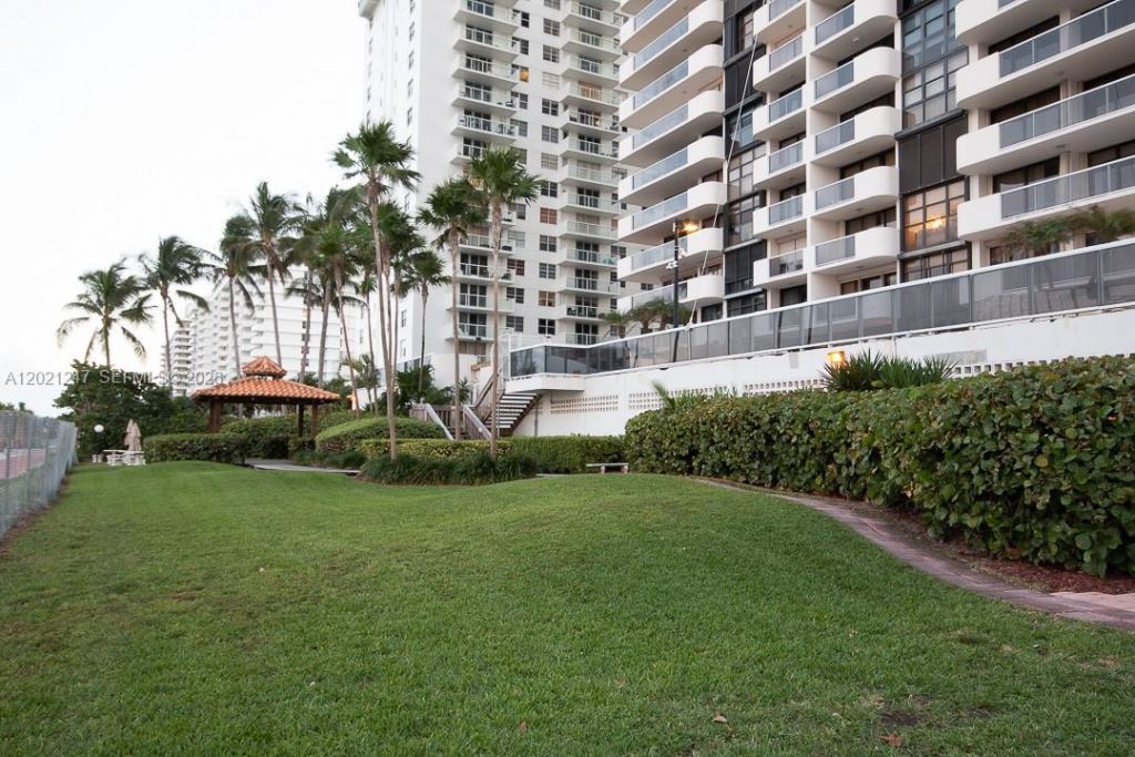 5757 Collins Ave , Unit 703, Miami Beach, FL 33140 Photo
