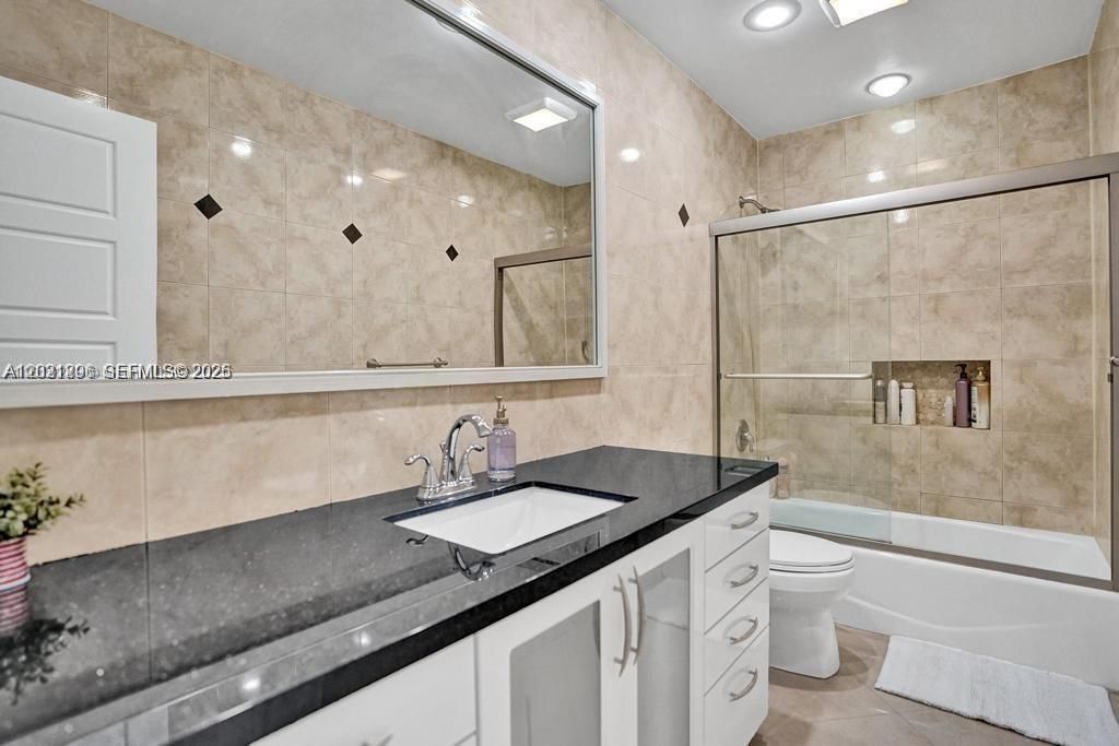 2001 NE 214th St , Unit 2001, Miami, FL 33179 Photo