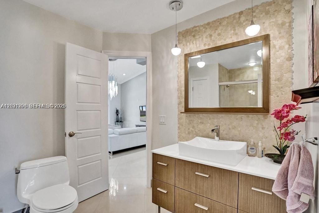 2001 NE 214th St , Unit 2001, Miami, FL 33179 Photo