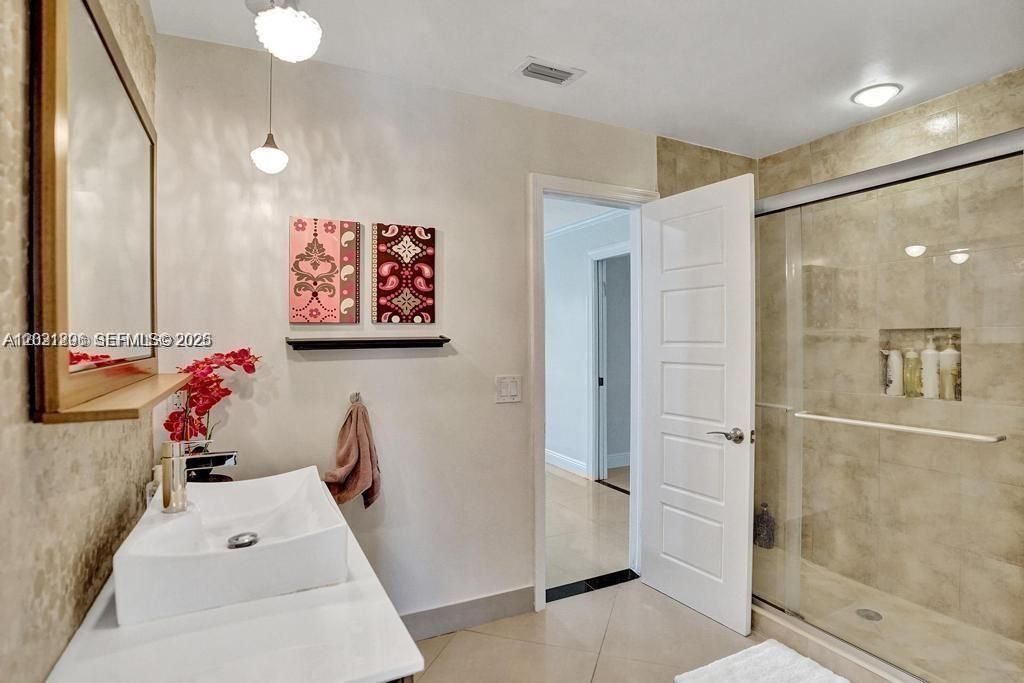 2001 NE 214th St , Unit 2001, Miami, FL 33179 Photo