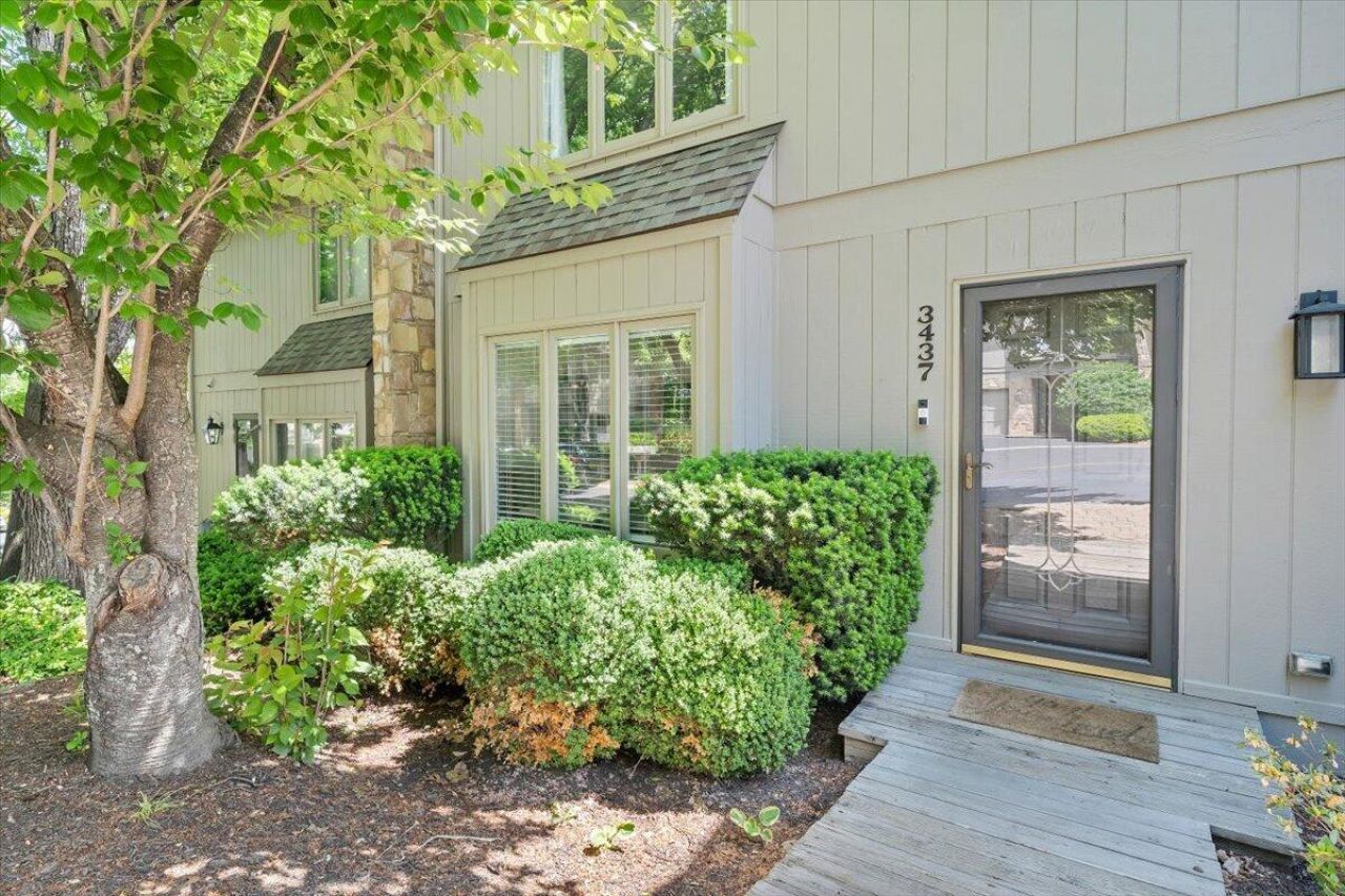 3437 Londonderry Ct, Roanoke, VA 24018 Main Photo