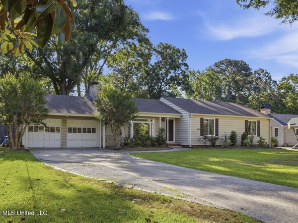 4014 Oakridge Drive, Jackson, MS 39216