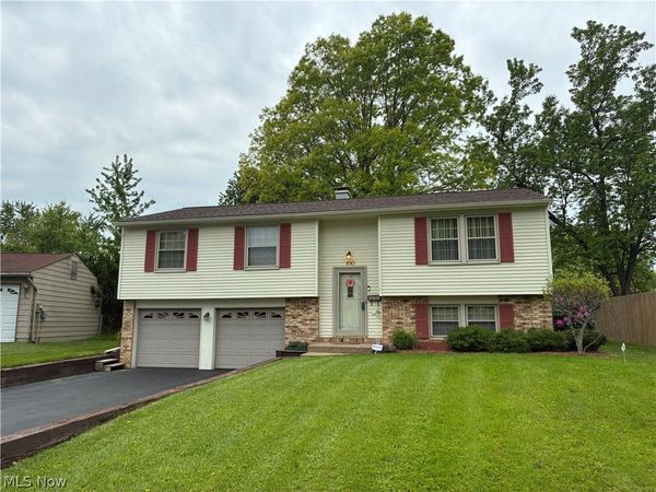 100 Blossom Lane , Niles, OH 44446